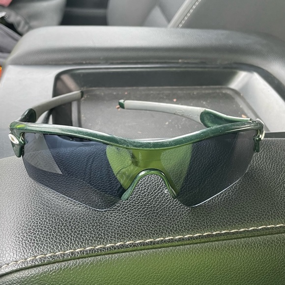 Oakley radar sunglasses with case - Picture 2 of 3